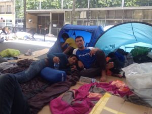 refugees-sleeping-on-the-streets-of-paris