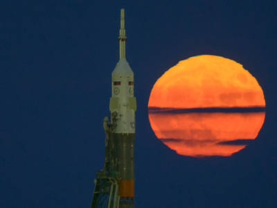 The Moon, or supermoon, is seen rising behind the Soyuz rocket at the Baikonur Cosmodrome launch pad in Kazakhstan, Monday, Nov. 14, 2016. NASA astronaut Peggy Whitson, Russian cosmonaut Oleg Novitskiy of Roscosmos, and ESA astronaut Thomas Pesquet will launch from the Baikonur Cosmodrome in Kazakhstan the morning of November 18 (Kazakh time.) All three will spend approximately six months on the orbital complex. A supermoon occurs when the moon’s orbit is closest (perigee) to Earth. Photo Credit: (NASA/Bill Ingalls)